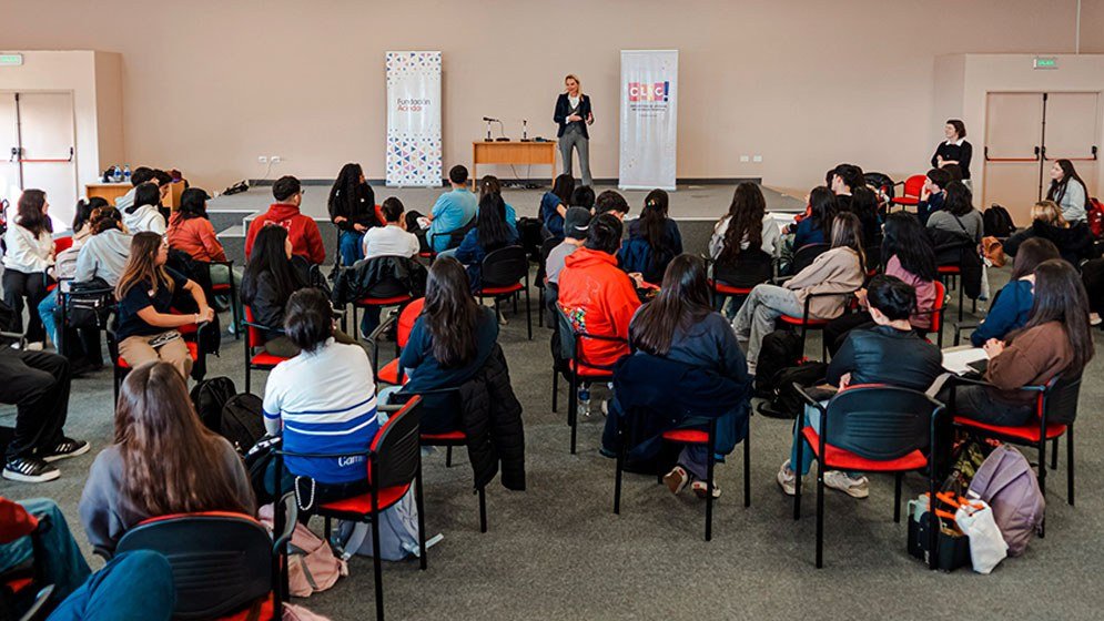 Estudiantes de escuelas técnicas en el encuentro