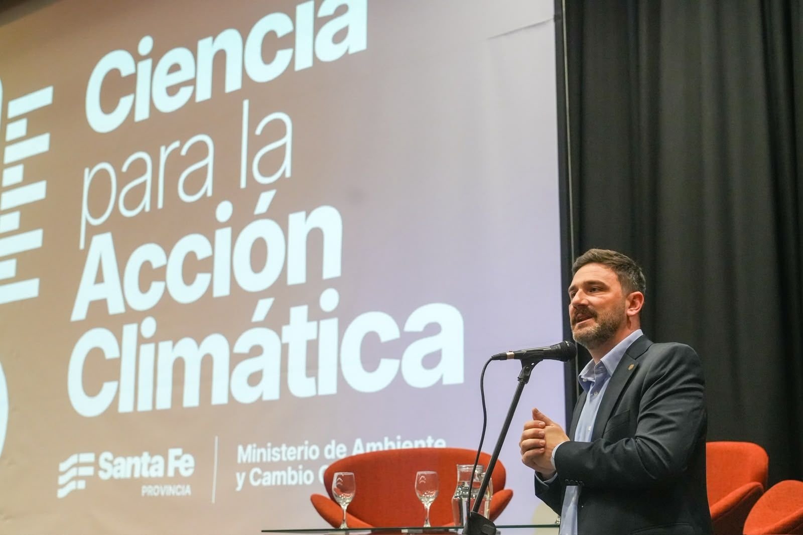 El ministro de Ambiente y Cambio Climático, Enrique Estévez.