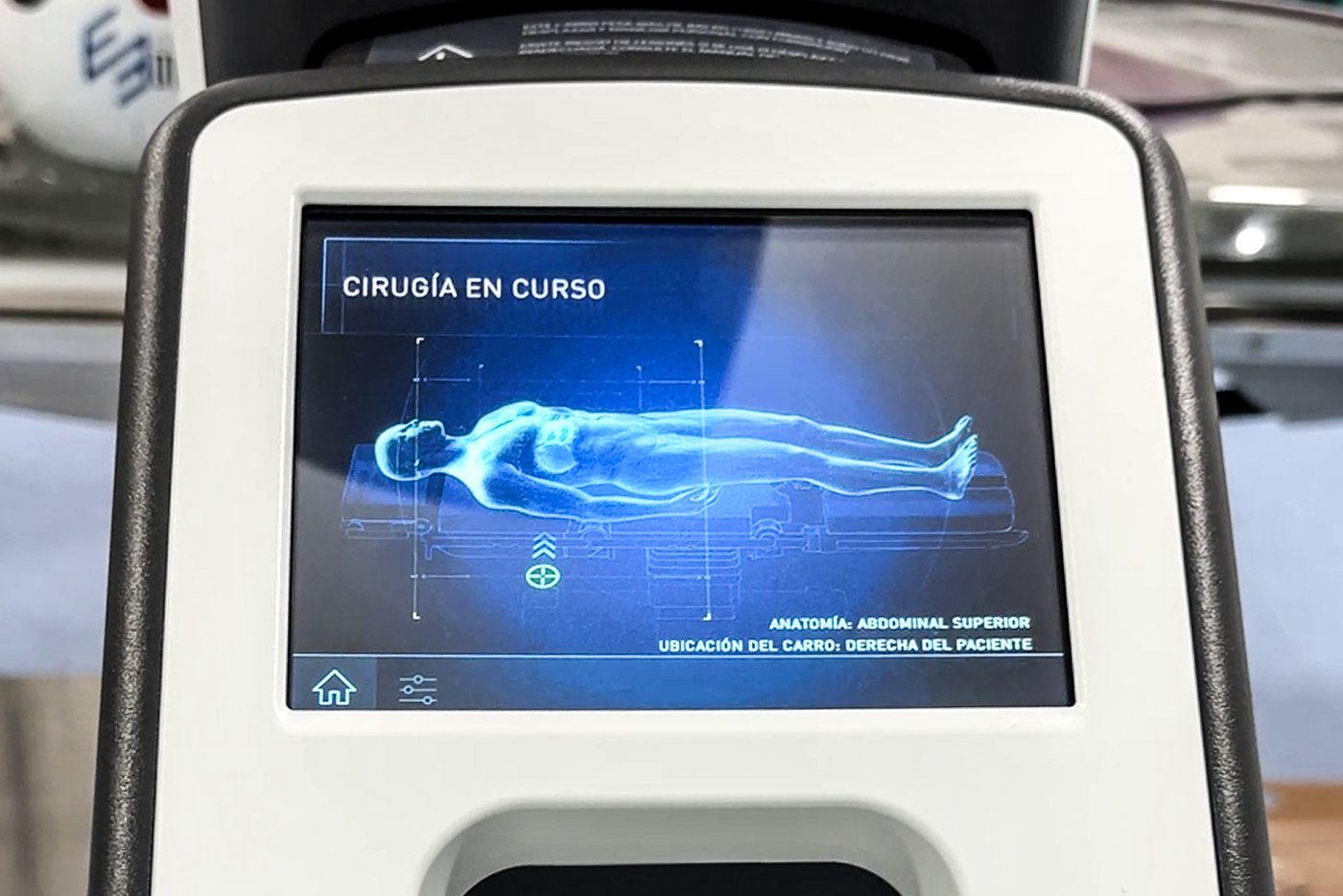 Pantalla del sistema Da Vinci que indica cirugía en curso