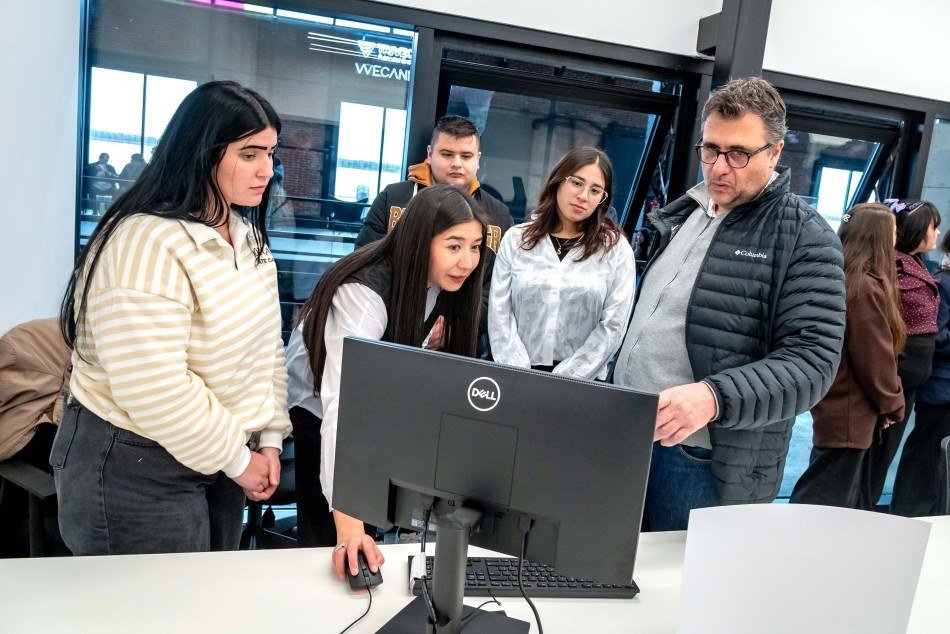 Estudiantes muestran sus desarrollos digitales