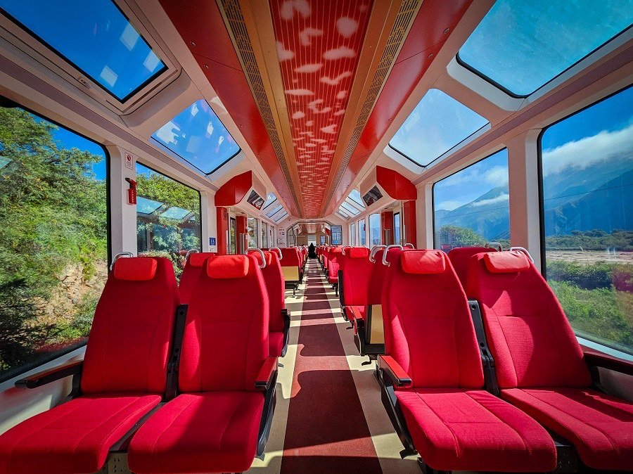 Interior del coche panorámico del Tren Solar de la Quebrada