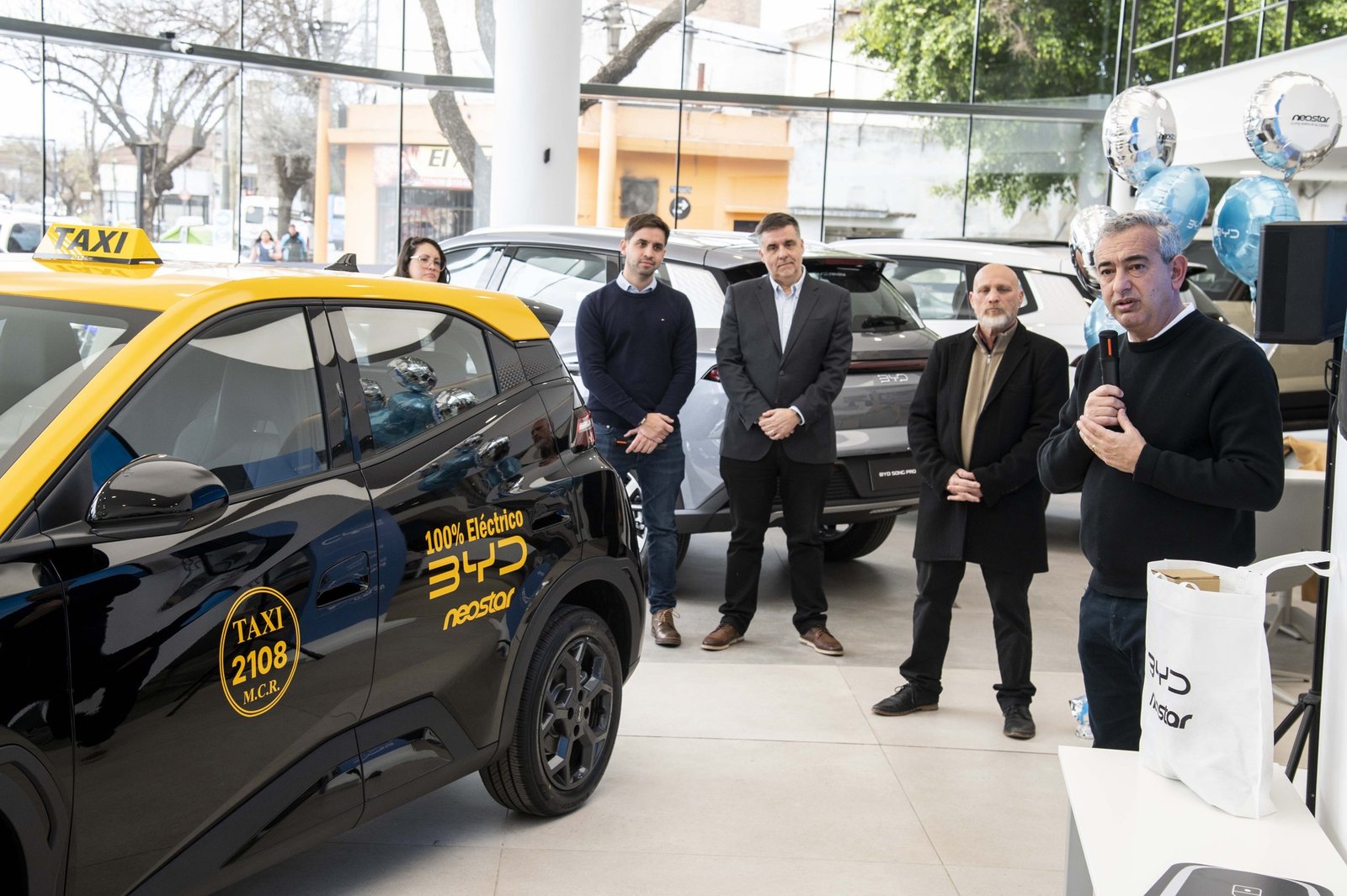 Presentación del primer taxi 100% eléctrico habilitado en Rosario