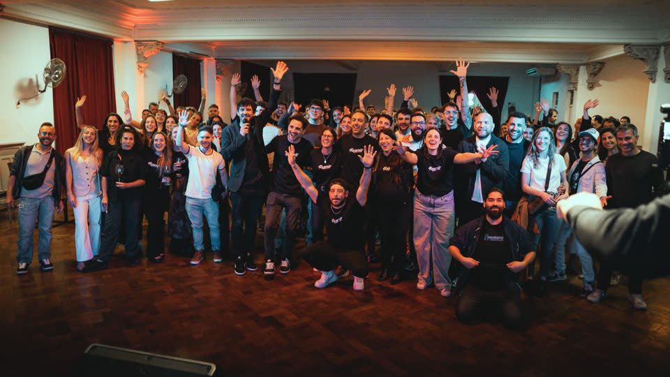 Foto grupal de la comunidad en la Rosario TechWeek 2025